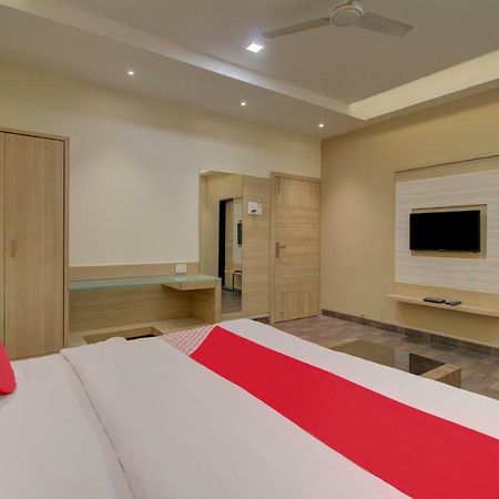 Oyo 35844 Hotel Lotus Residency Sāngli 外观 照片