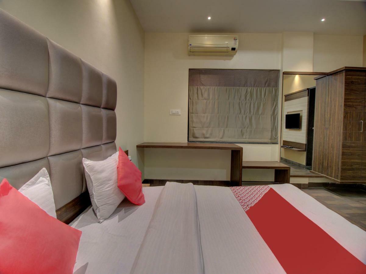 Oyo 35844 Hotel Lotus Residency Sāngli 外观 照片