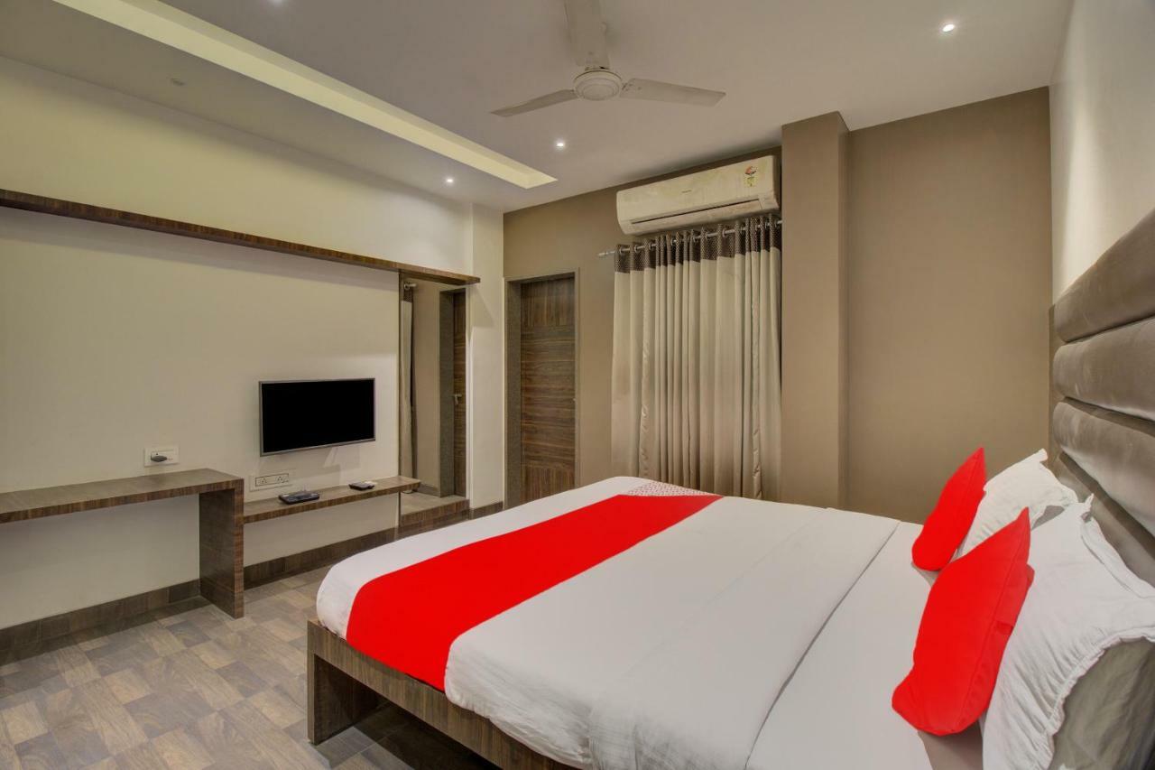 Oyo 35844 Hotel Lotus Residency Sāngli 外观 照片