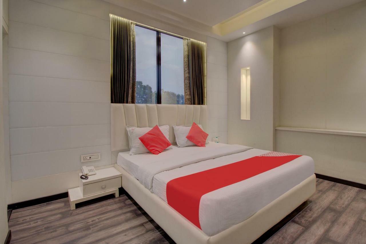 Oyo 35844 Hotel Lotus Residency Sāngli 外观 照片